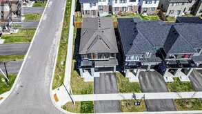 52 DURHAM AVENUE | Barrie Ontario | Slide Image Five
