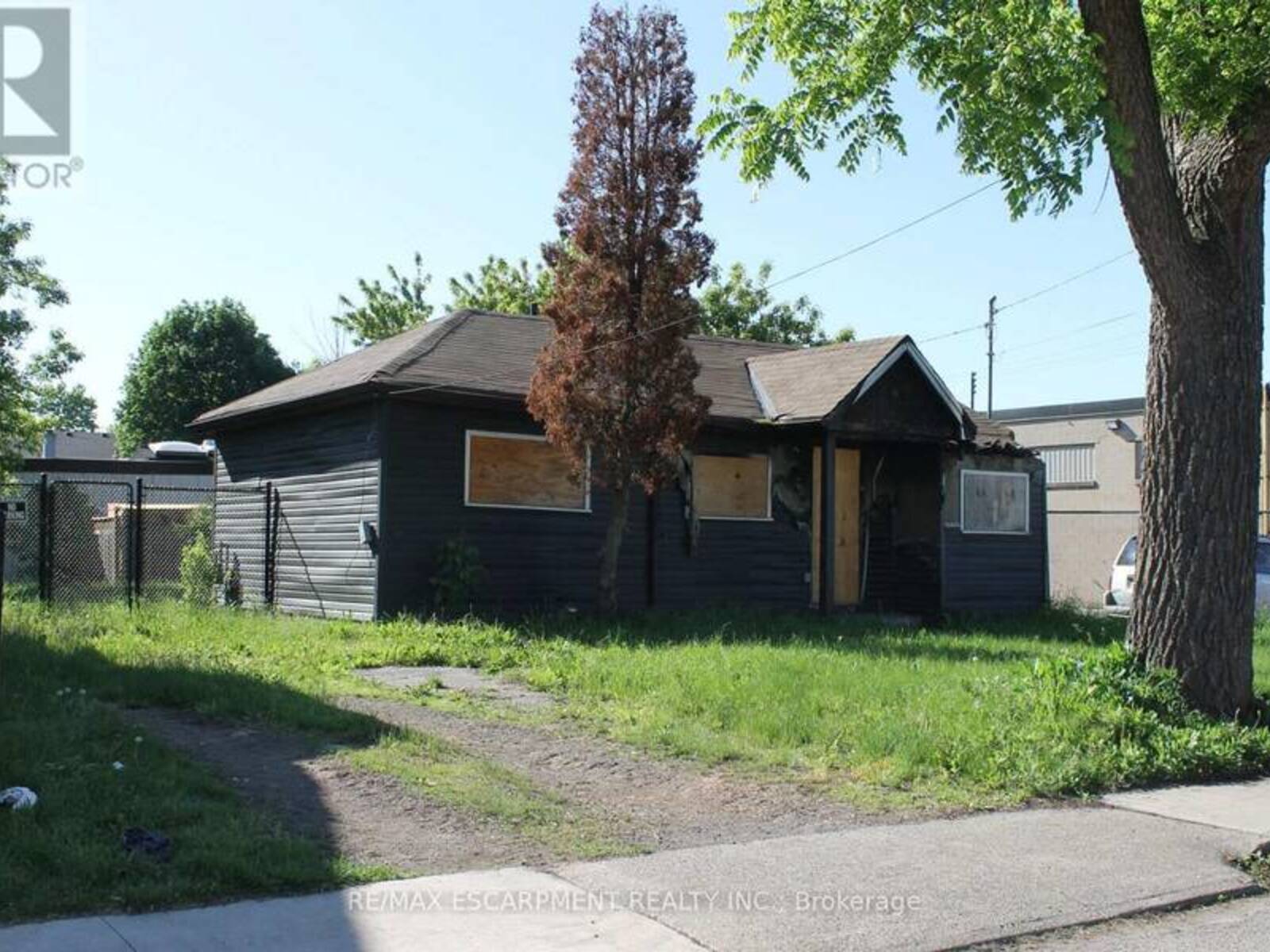 127 ROBINS AVENUE, Hamilton, Ontario L8H 4N5