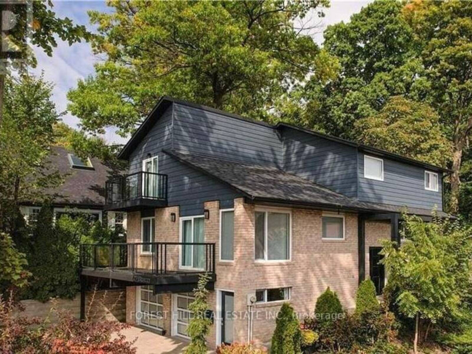 27 BERCZY STREET, Barrie, Ontario L4M 3P6