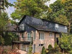 27 BERCZY STREET Barrie Ontario, L4M 3P6