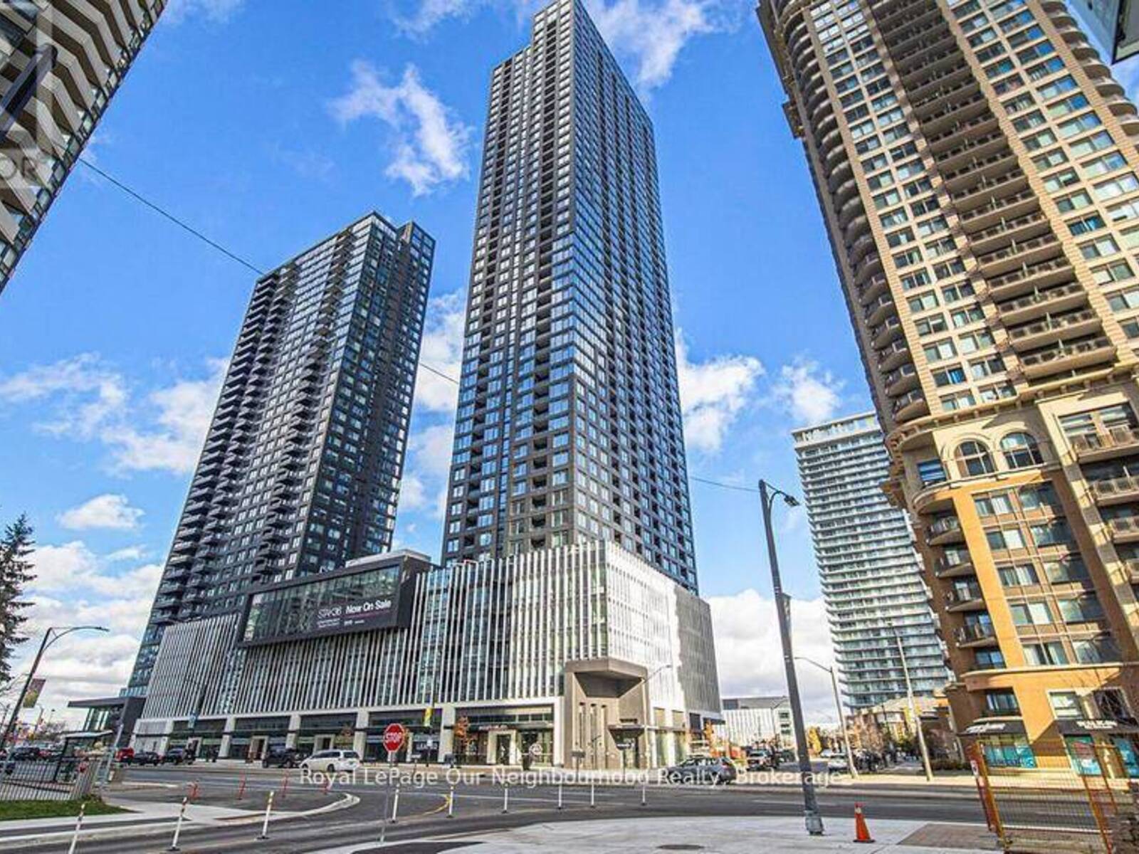 412 - 395 SQUARE ONE DRIVE, Mississauga, Ontario L5B 0P6