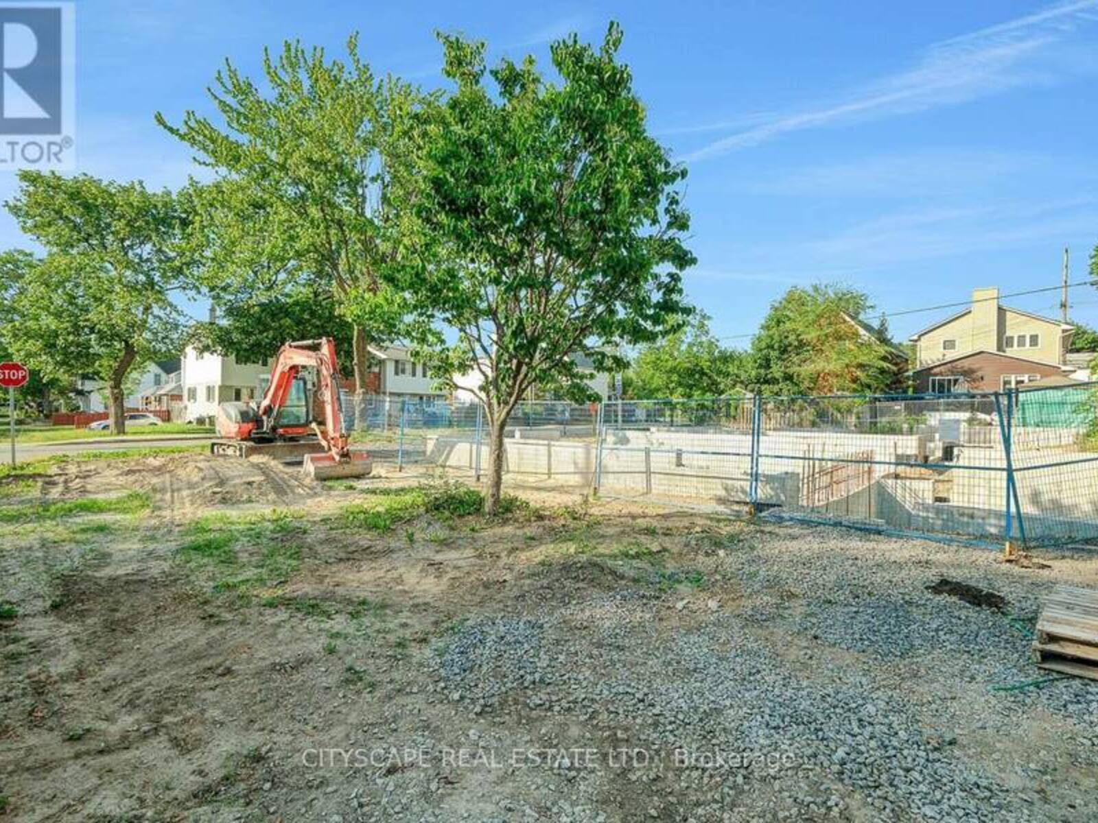 551 EDISON AVENUE, Ottawa, Ontario K2A 1V5