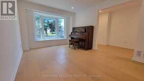 35 WINTERMUTE BOULEVARD | Toronto Ontario | Slide Image Six