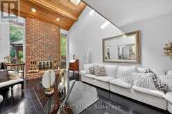 35 JODIES LANE | Midhurst Ontario | Slide Image Nine
