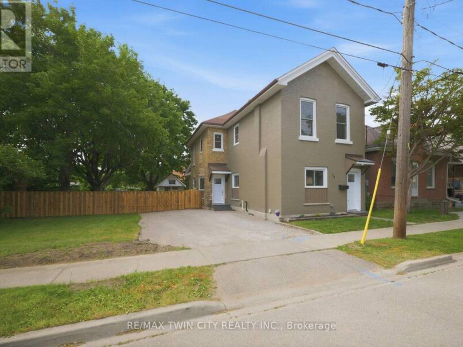 14 BOND STREET, Brantford, Ontario N3R 4G5