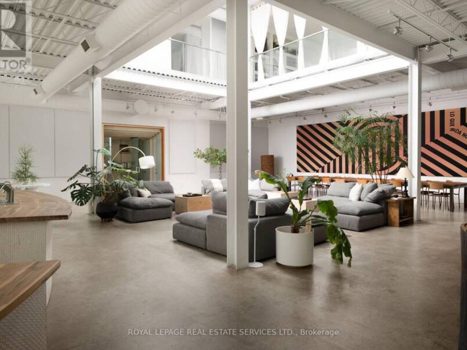 1 ROOF GARDEN LANE, Toronto, Ontario M6H 1R2