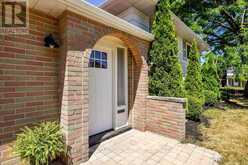 32 LONSDALE PLACE | Barrie Ontario | Slide Image Five