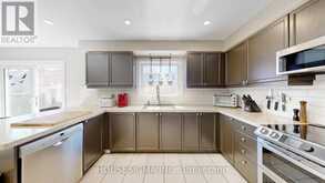 32 WILLOUGHBY WAY | Halton Hills Ontario | Slide Image Thirteen