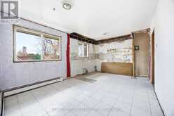 24 OAKWOOD AVENUE N | Mississauga Ontario | Slide Image Eight