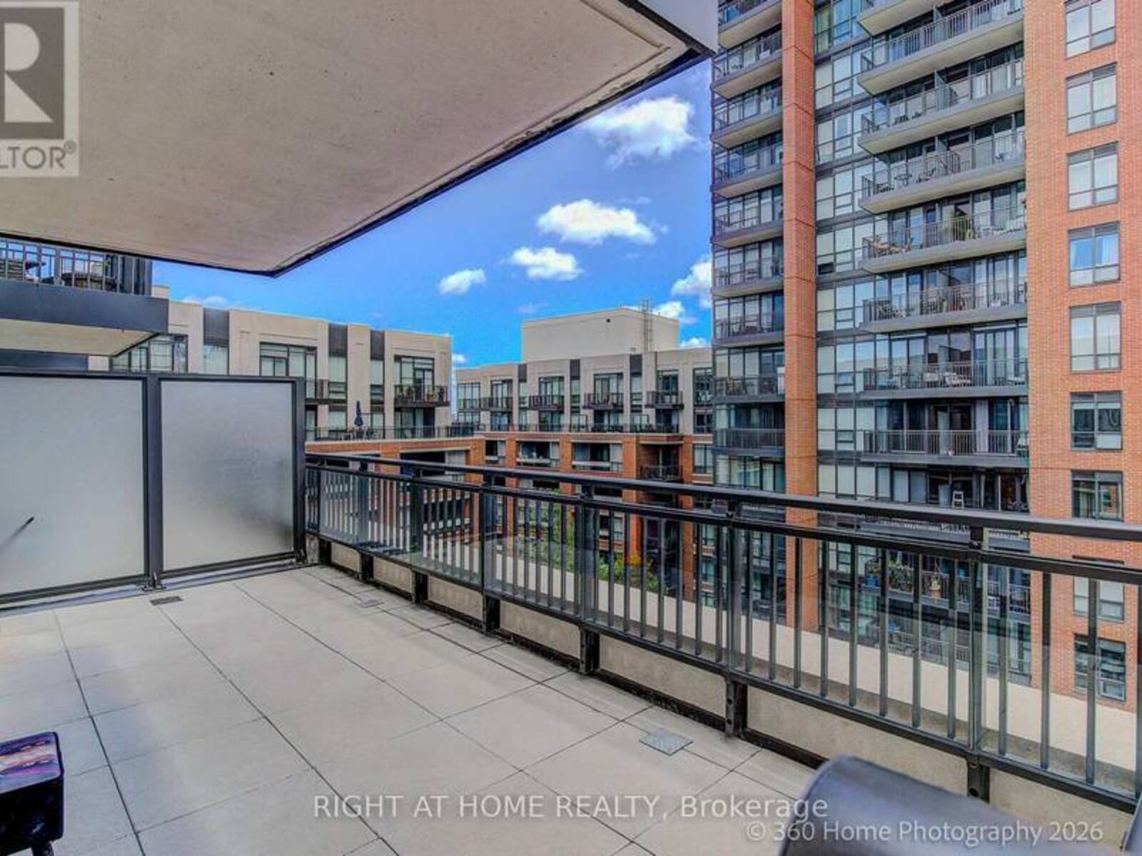 729 - 36 VIA BAGNATO, Toronto, Ontario M6A 0B7