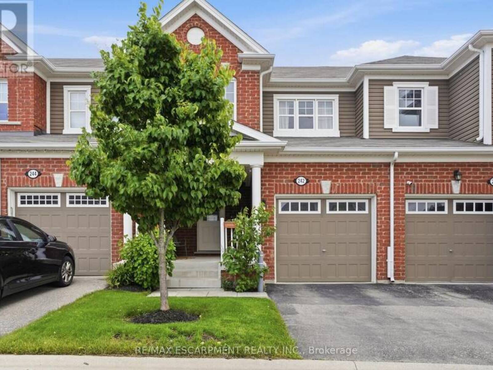 242 WATERBROOK LANE, Kitchener, Ontario N2P 0H7