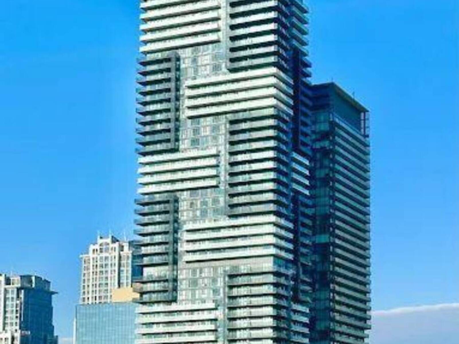 5001 - 7 GRENVILLE STREET, Toronto, Ontario M4Y 1W9