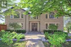 646 BROOKER RIDGE | Newmarket Ontario | Slide Image Four