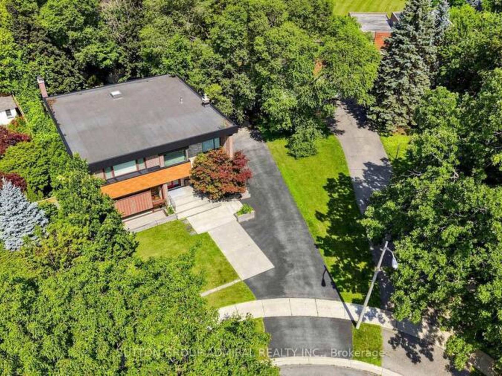 8 FOXDALE COURT, Toronto, Ontario M2K 2P2