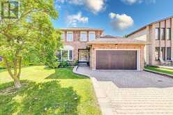 27 SUGARBUSH SQUARE | Toronto Ontario | Slide Image One