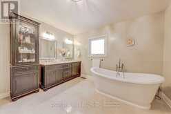 27 SUGARBUSH SQUARE | Toronto Ontario | Slide Image Twenty-one