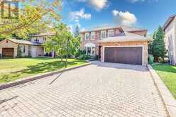 27 SUGARBUSH SQUARE | Toronto Ontario | Slide Image Two