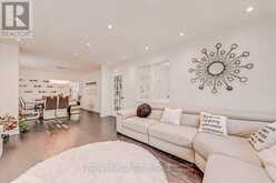27 SUGARBUSH SQUARE | Toronto Ontario | Slide Image Nine