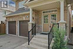 33 PROSSER CRESCENT | Georgina Ontario | Slide Image Two