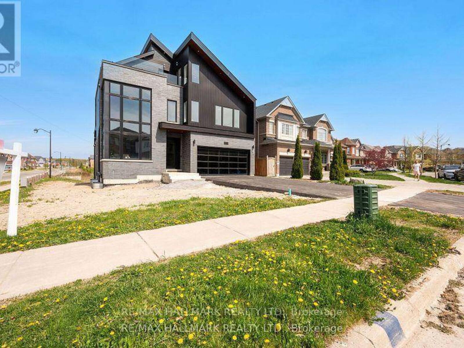 119 POINTON STREET, Aurora, Ontario L4G 0G6