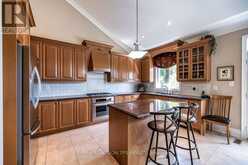 25 LEAFIELD DRIVE | Toronto Ontario | Slide Image Eight