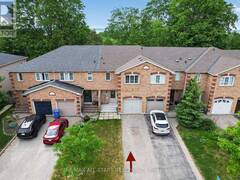 18 LANCASTER COURT Georgina Ontario, L4P 4A1