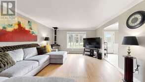 98 METRO ROAD S | Georgina Ontario | Slide Image Ten