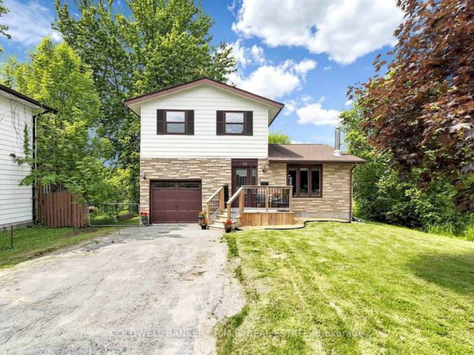 98 METRO ROAD S, Georgina, Ontario L4P 1W2