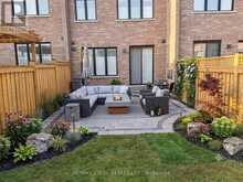 8 HELLIWELL CRESCENT | Richmond Hill Ontario | Slide Image Seventeen