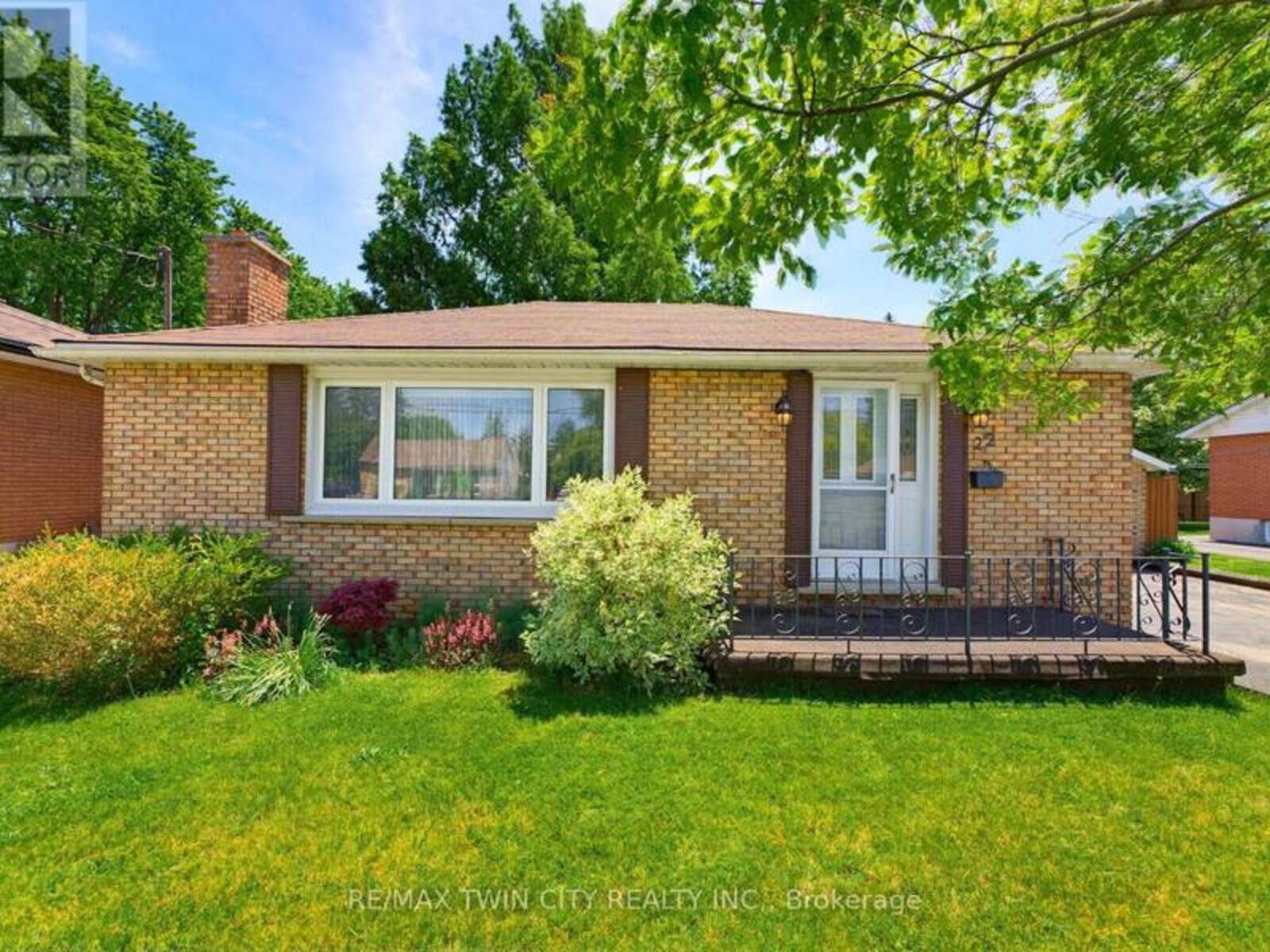 22 DUNSDON STREET, Brantford, Ontario N3R 3J3