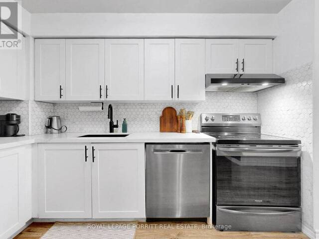 927 - 3888 DUKE OF YORK BOULEVARD Mississauga Ontario, L5A 4P5 - 2 Bedrooms Condo For Sale