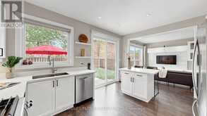 2440 HOLLYBROOK DRIVE | Oakville Ontario | Slide Image Fifteen