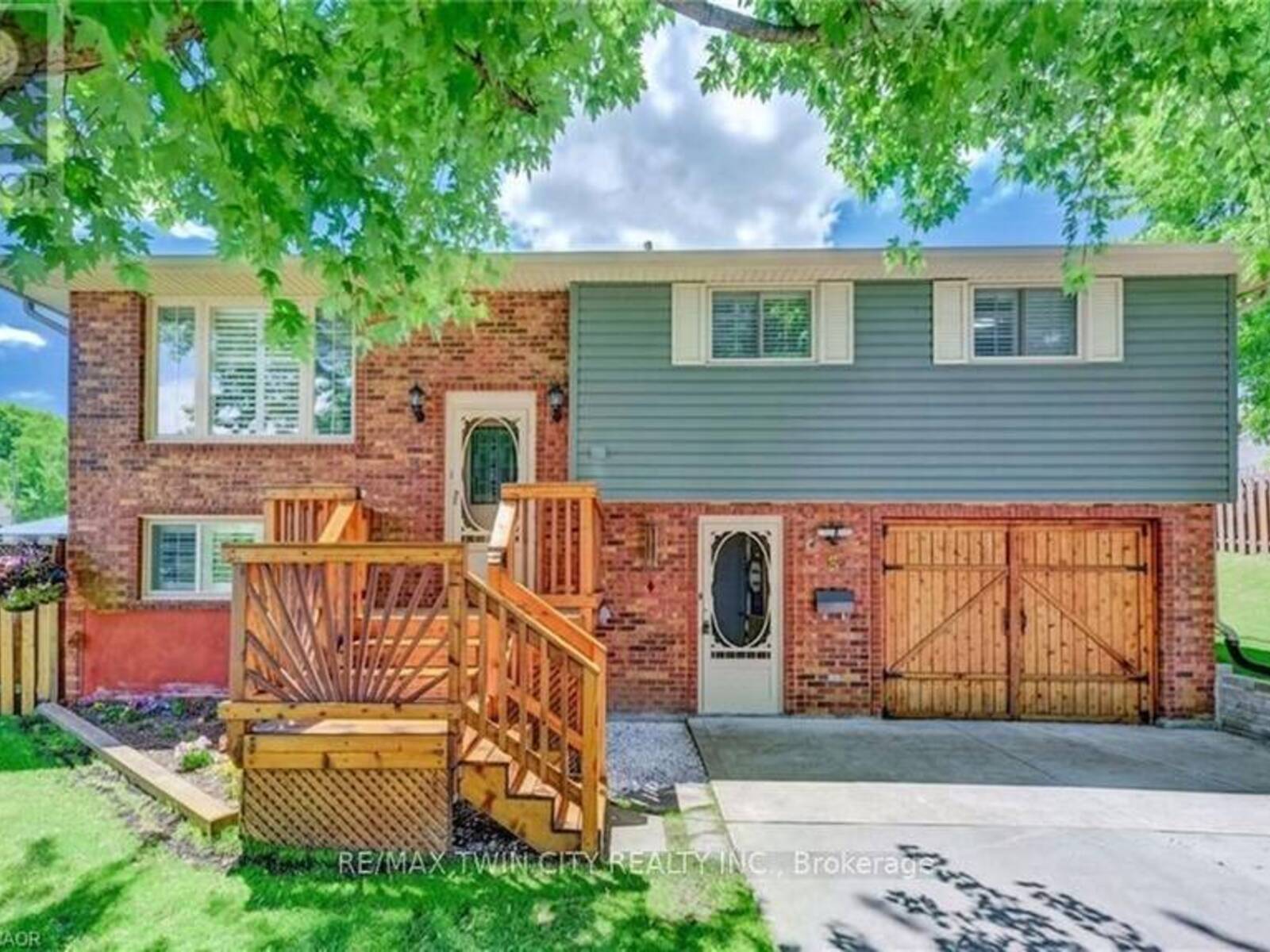 3 PARKLAND CRESCENT, Kitchener, Ontario N2N 1R5