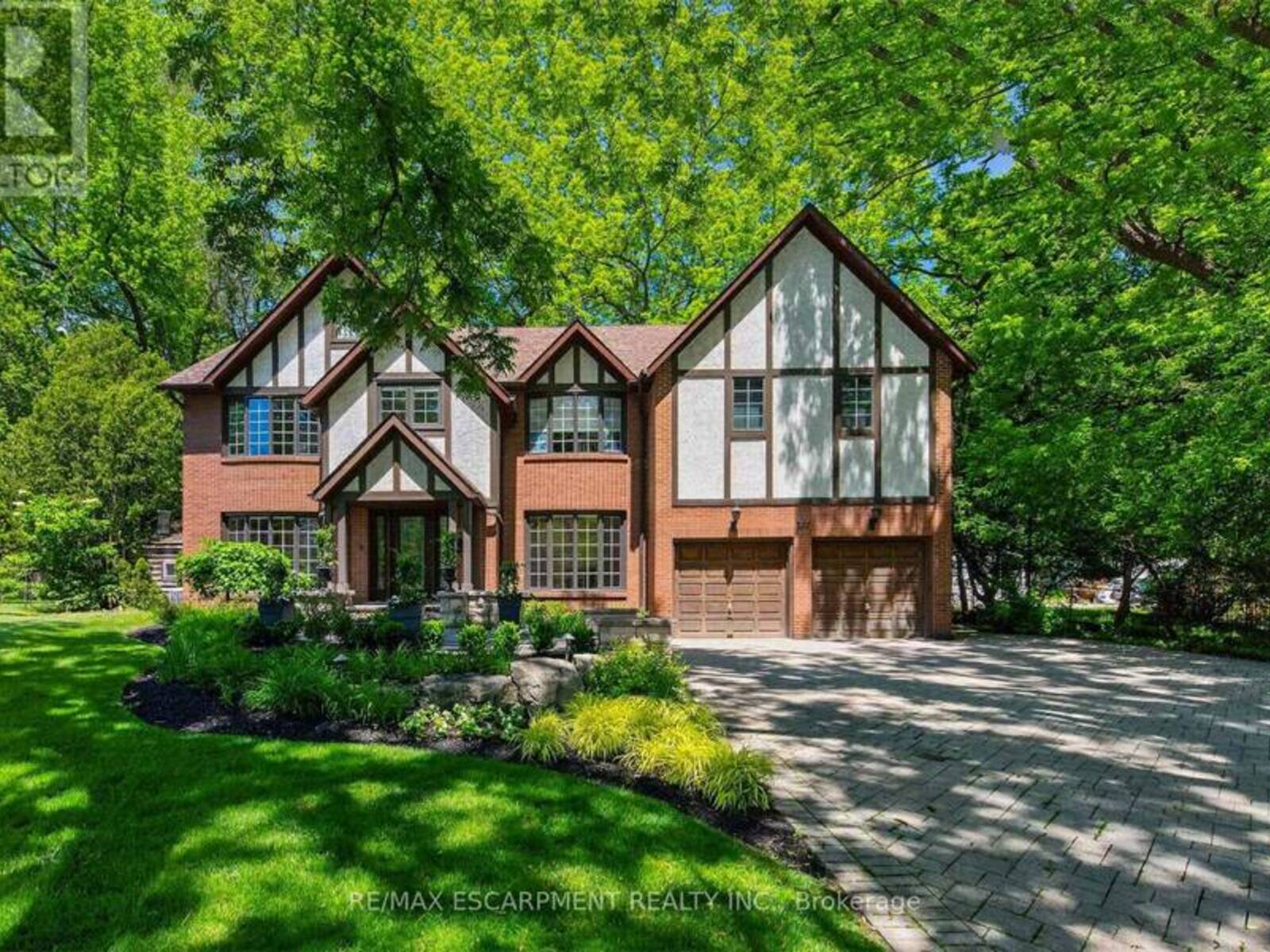 23 LANTERN LANE, Dundas, Ontario L9H 6N9