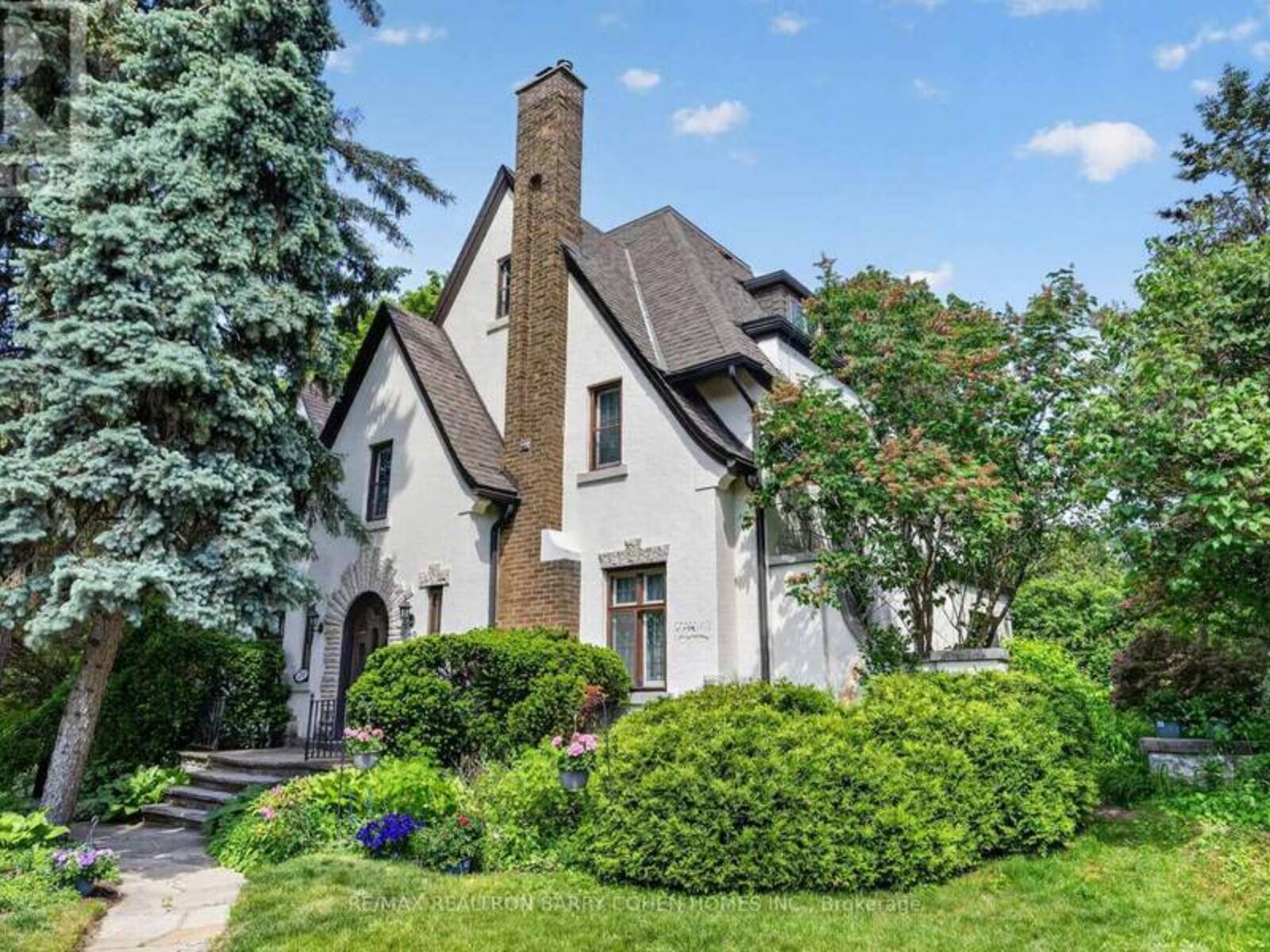 29 STRATHGOWAN CRESCENT, Toronto, Ontario M4N 2Z6