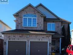 222 SPRUCEWOOD CRESCENT Clarington Ontario, L1C 5H3