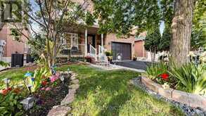 2407 EAST GATE CRESCENT | Oakville Ontario | Slide Image Three