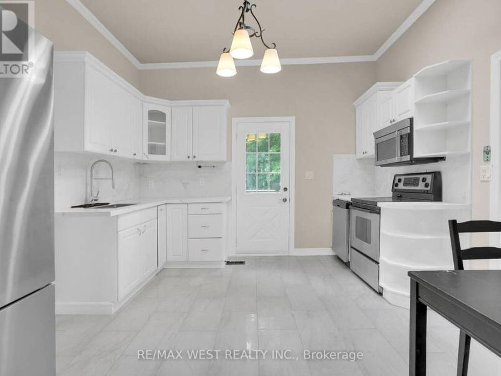 19015 DUFFERIN STREET, Newmarket, Ontario L3Y 4V9