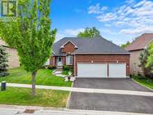 85 FERNCROFT DRIVE | Georgina Ontario | Slide Image Three