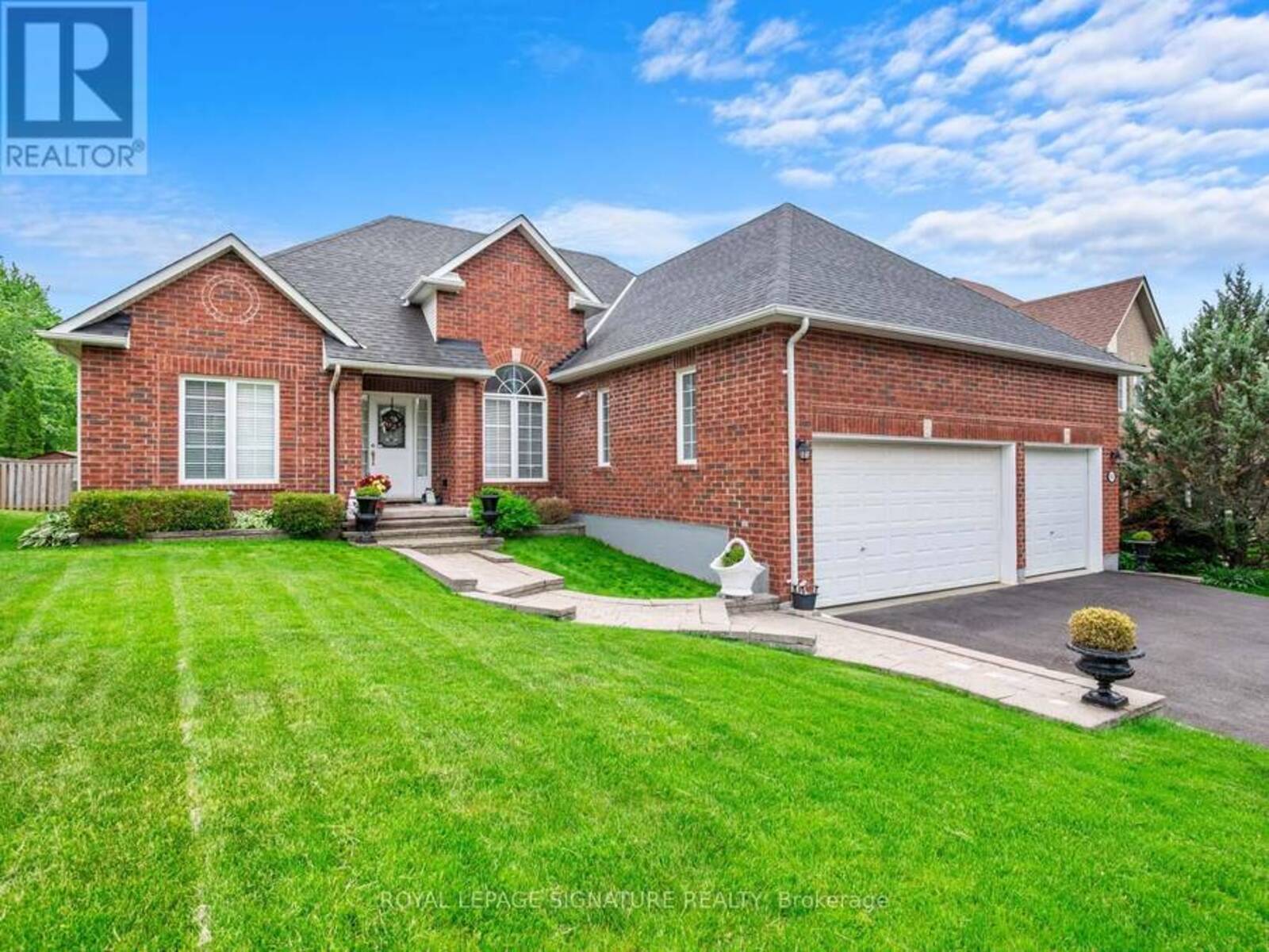 85 FERNCROFT DRIVE, Georgina, Ontario L4P 4G7