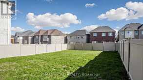8 SLATER COURT | East Gwillimbury Ontario | Slide Image Three