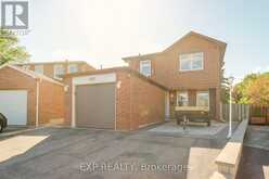 692 SULTANA SQUARE | Pickering Ontario | Slide Image Two