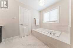 241 JARRETT CROSS | Milton Ontario | Slide Image Thirty