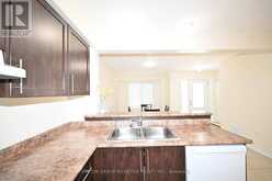 29 - 90 SOVEREIGN'S GATE | Barrie Ontario | Slide Image Eight
