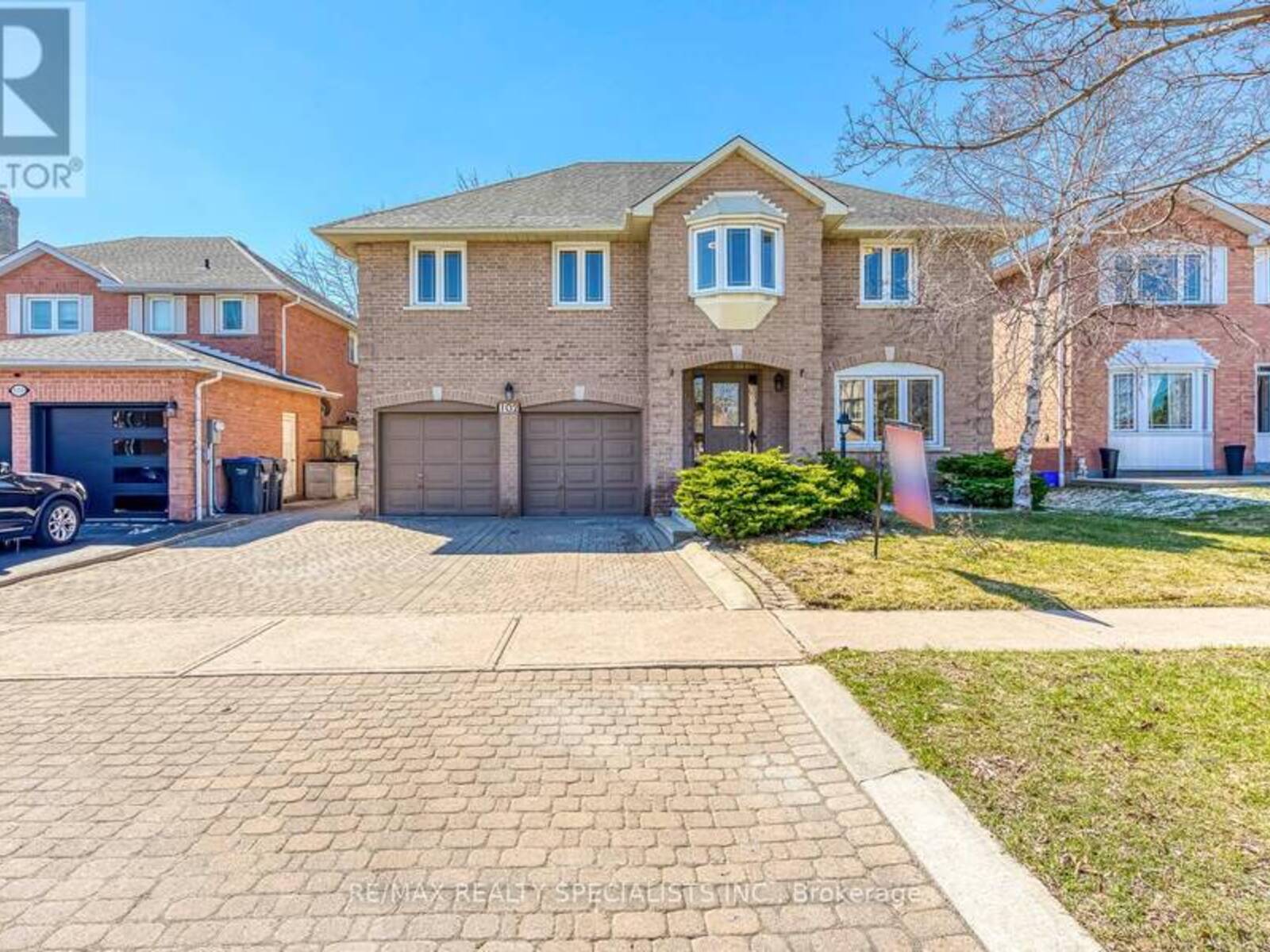 102 SUNFOREST DRIVE, Brampton, Ontario L6Z 4B2