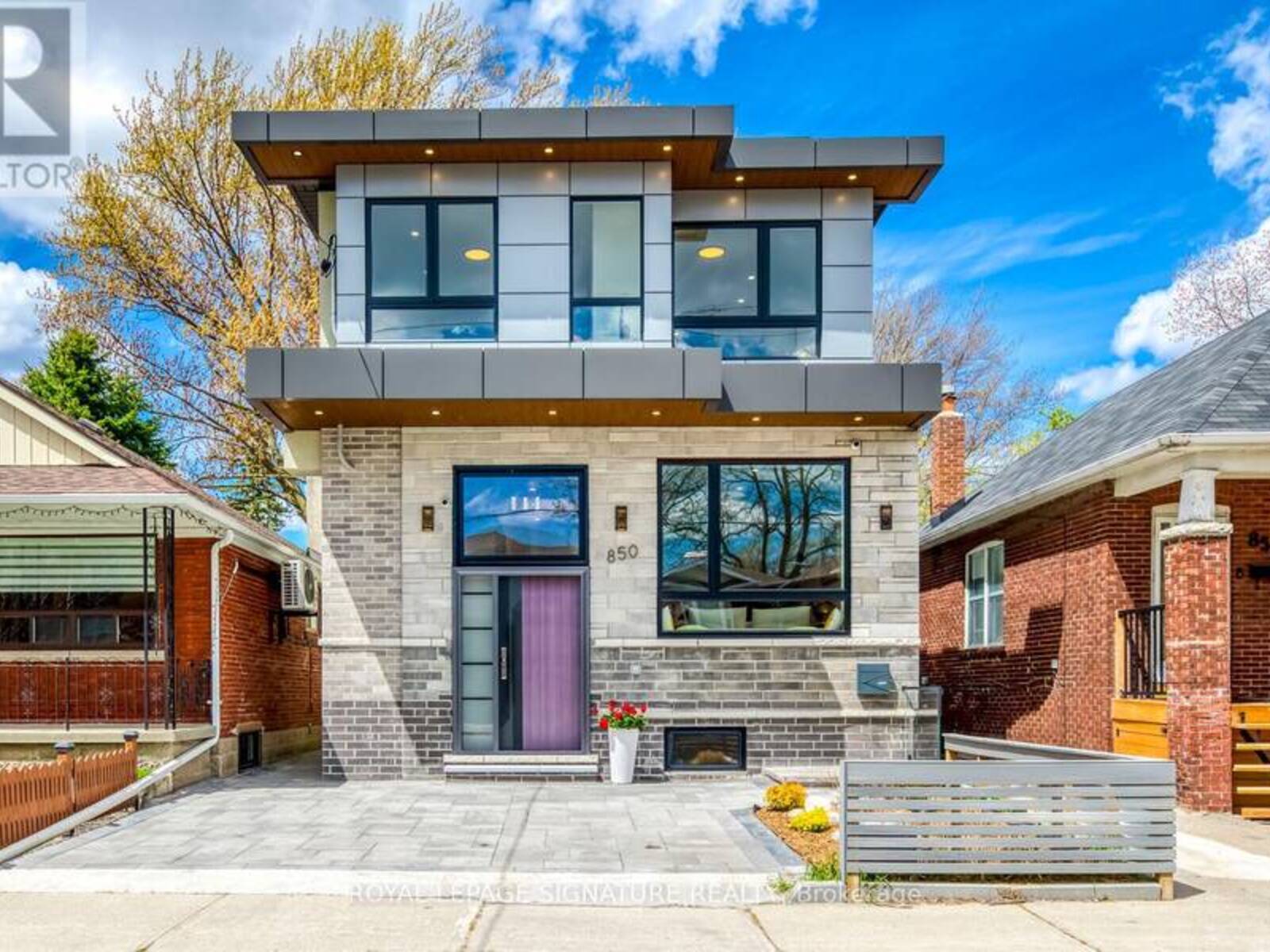 850 COSBURN AVENUE, Toronto, Ontario M4C 2W2
