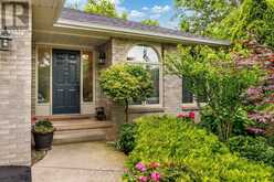 537 MATHEWMAN CRESCENT | Burlington Ontario | Slide Image Two
