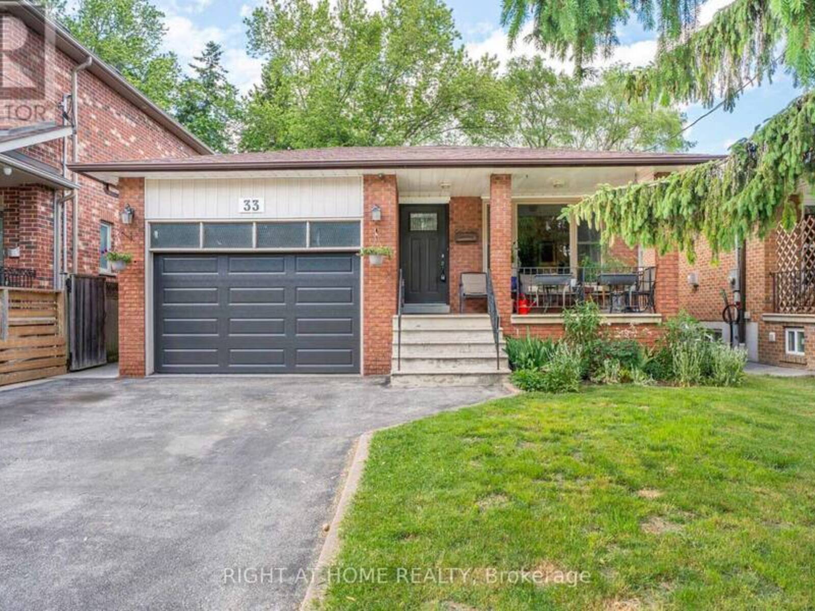 33 BENSON AVENUE, Mississauga, Ontario L5H 2P3