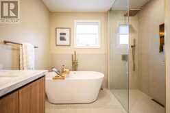 34 RAYNES CRESCENT | Toronto Ontario | Slide Image Six