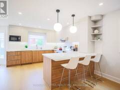 34 RAYNES CRESCENT Toronto Ontario, M1V 3V7
